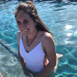 Meet your Posher, Caitlin